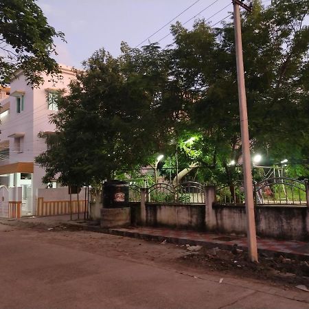 Mayurapriya Inn Madrás Exterior foto
