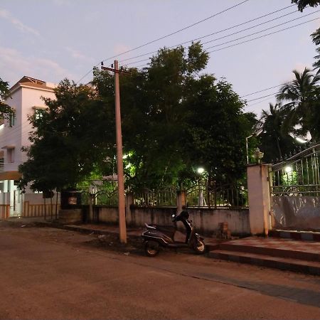 Mayurapriya Inn Madrás Exterior foto