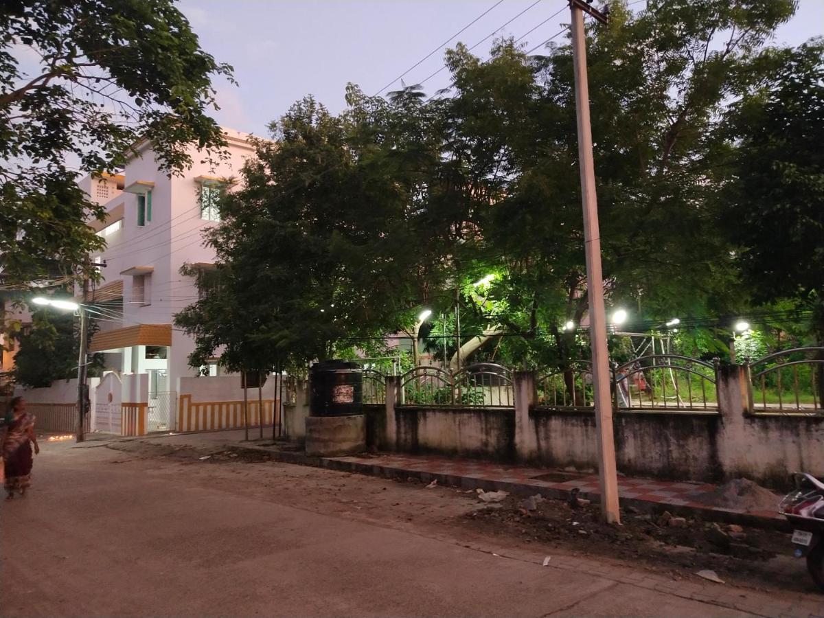 Mayurapriya Inn Madrás Exterior foto
