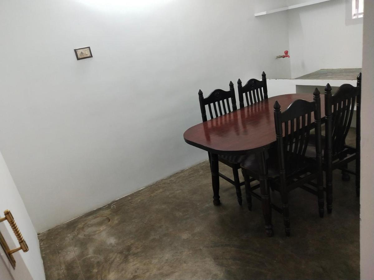 Mayurapriya Inn Madrás Exterior foto